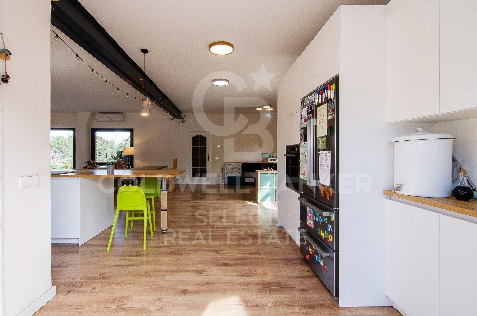 Contemporary elegance in a natural setting in Bellaterra