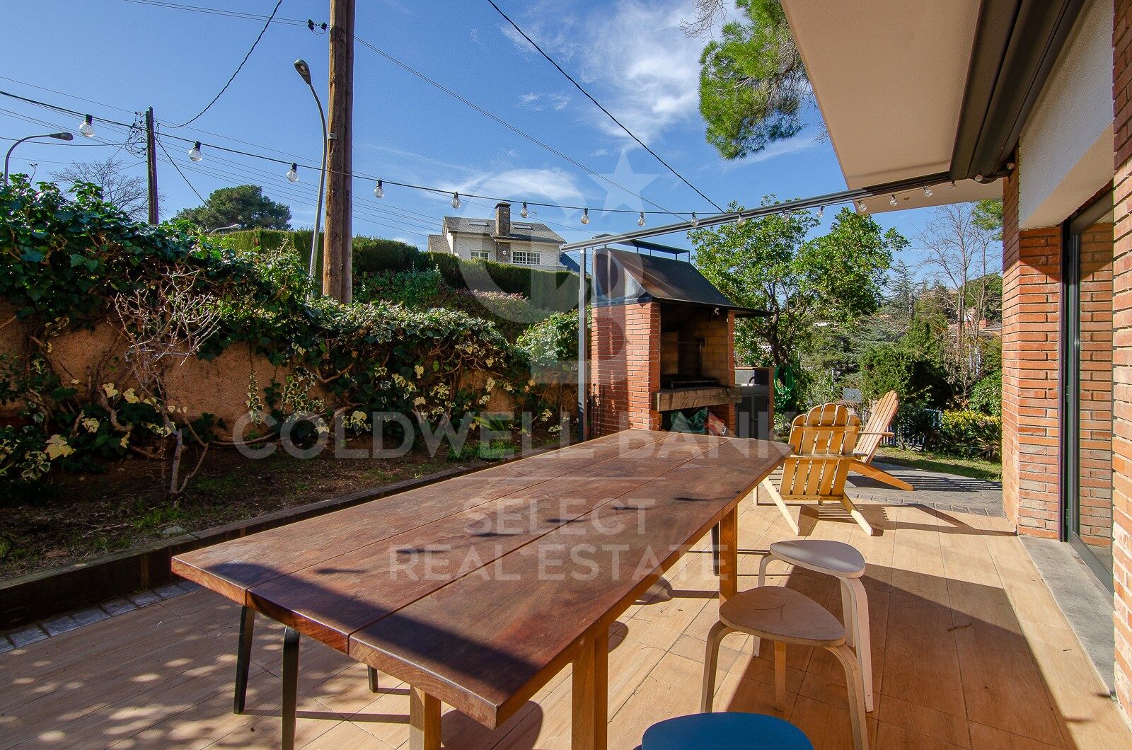 Contemporary elegance in a natural setting in Bellaterra