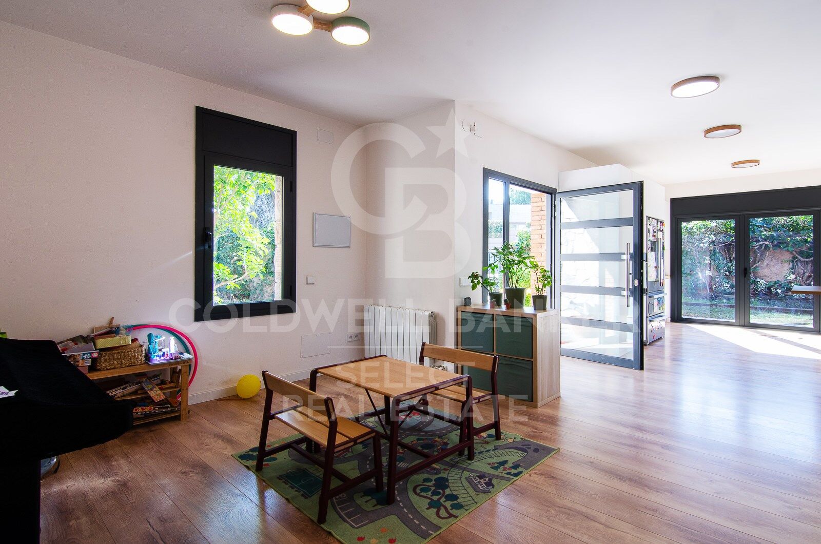 Contemporary elegance in a natural setting in Bellaterra