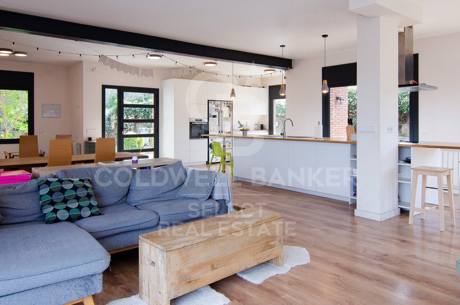 Contemporary elegance in a natural setting in Bellaterra