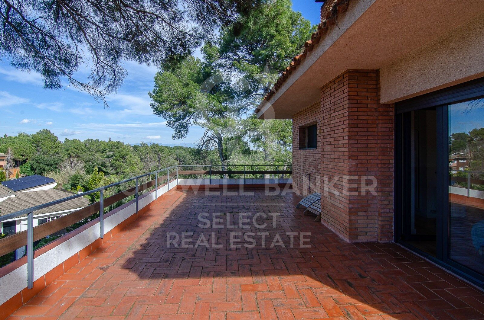 Elegancia contemporánea en entorno natural en Bellaterra