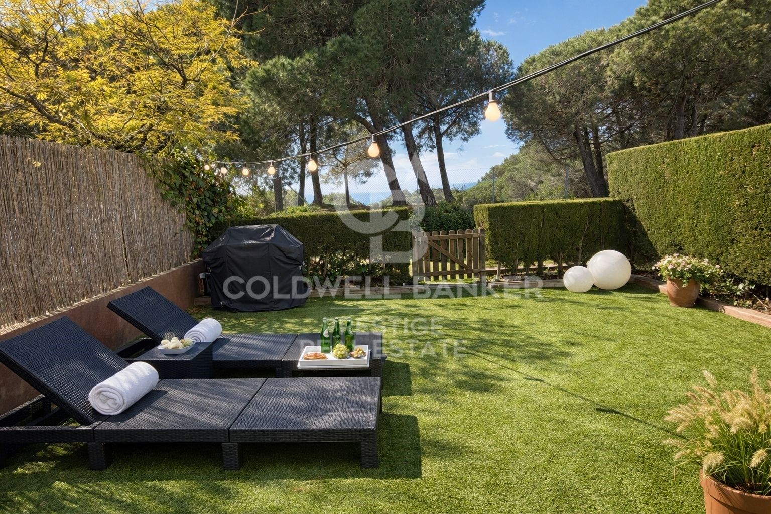Maison d'angle avec vue mer, terrasse, jardin privé et piscine