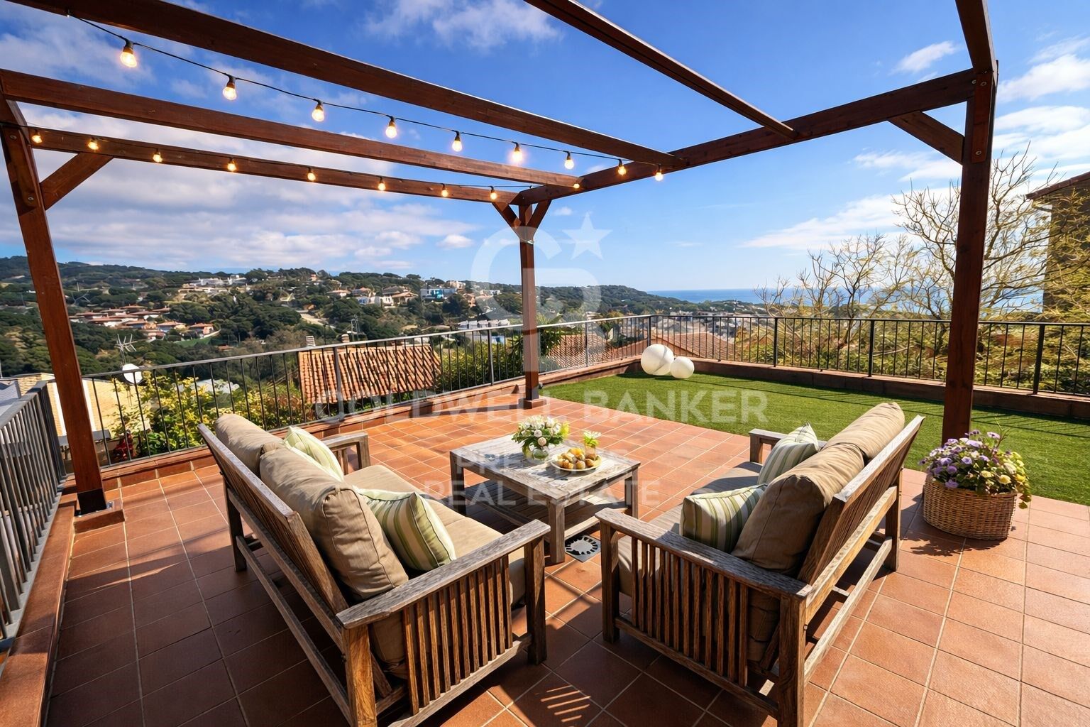 Corner home with sea views, terrace, private garden & communal pool