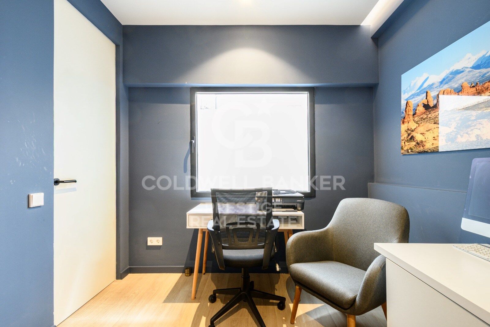 Renovated penthouse with balcony & parking in Pedralbes