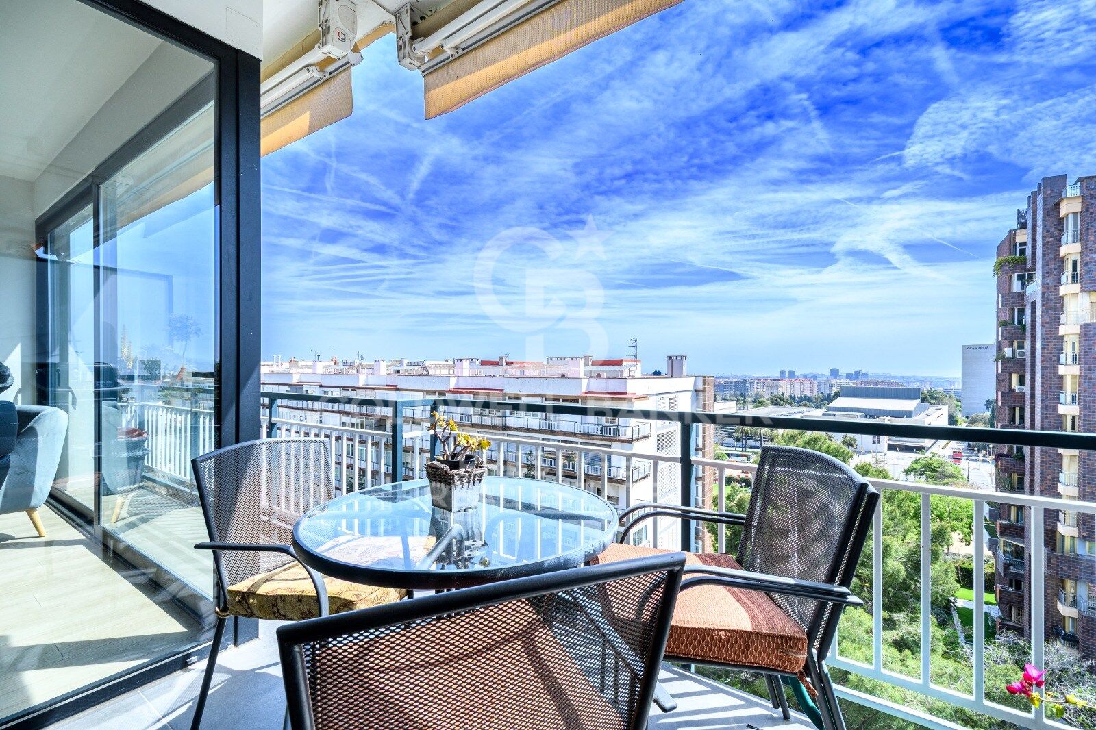 Penthouse rénové avec balcon et parking à Pedralbes