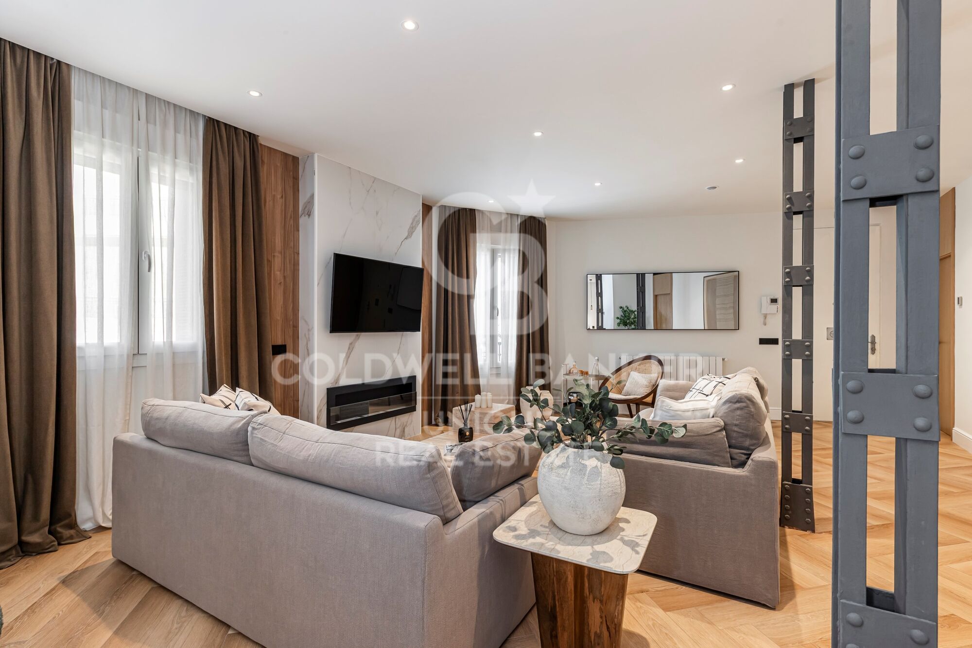 Renovated exterior apartment with terrace, garage, and storage room in Lista, Madrid