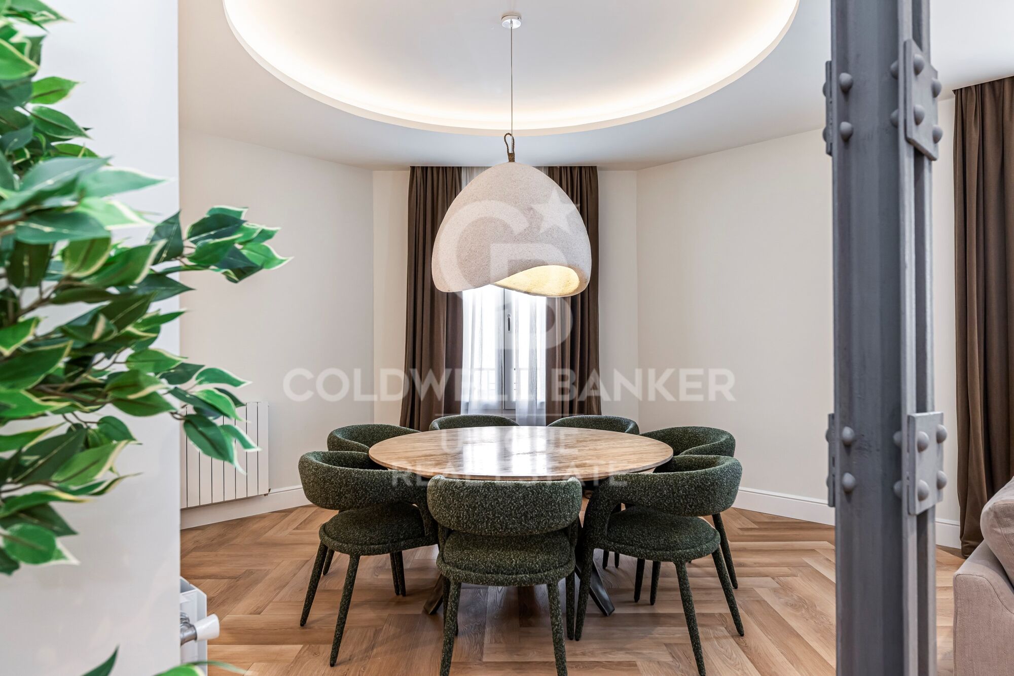 Renovated exterior apartment with terrace, garage, and storage room in Lista, Madrid