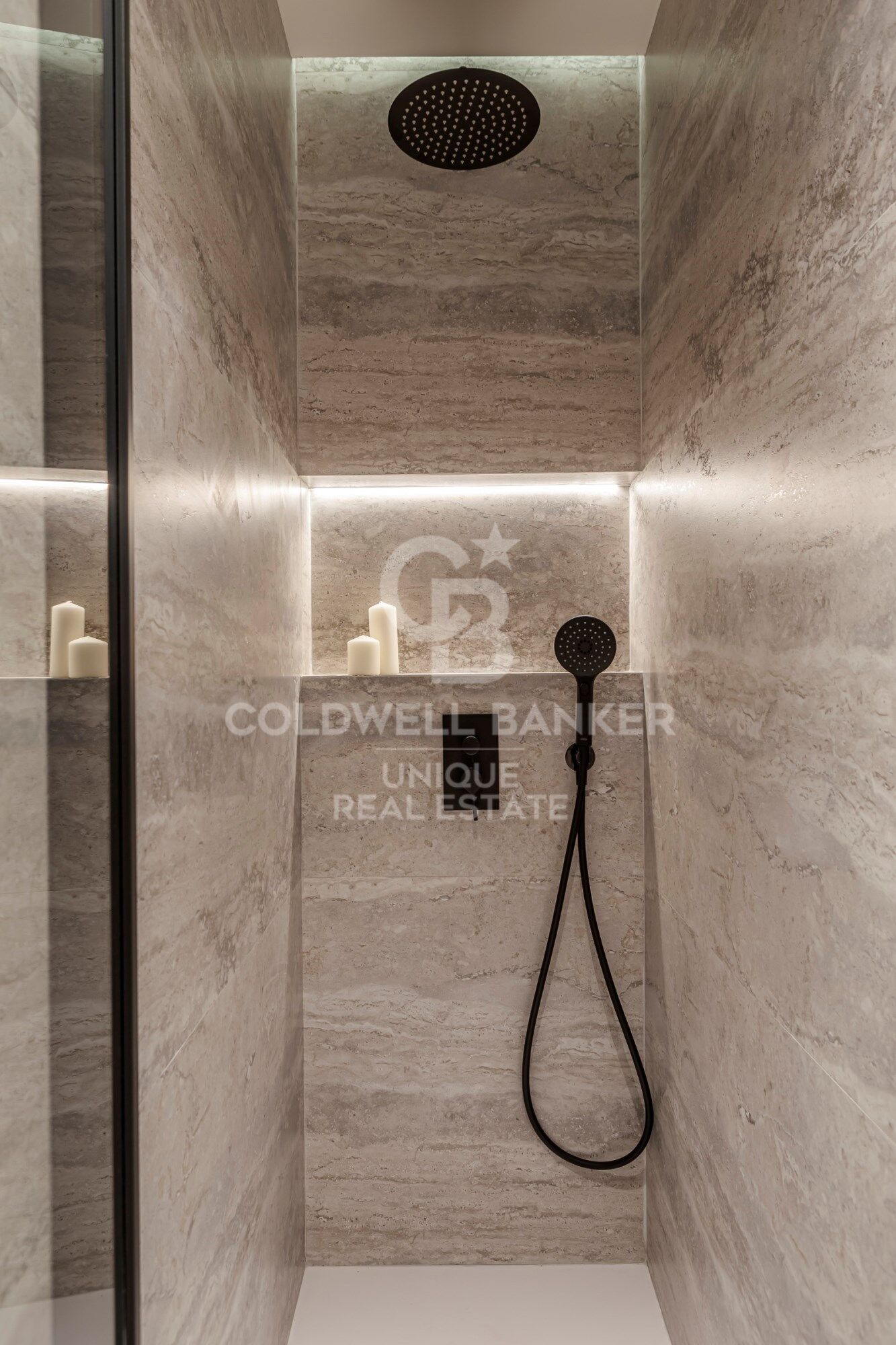 Renovated exterior apartment with terrace, garage, and storage room in Lista, Madrid