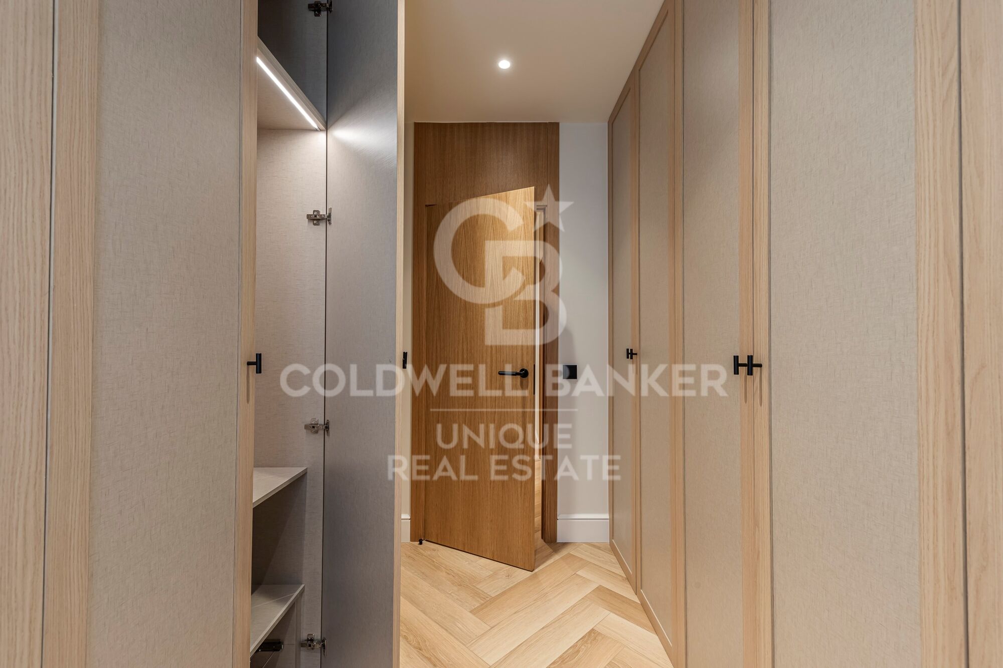 Renovated exterior apartment with terrace, garage, and storage room in Lista, Madrid