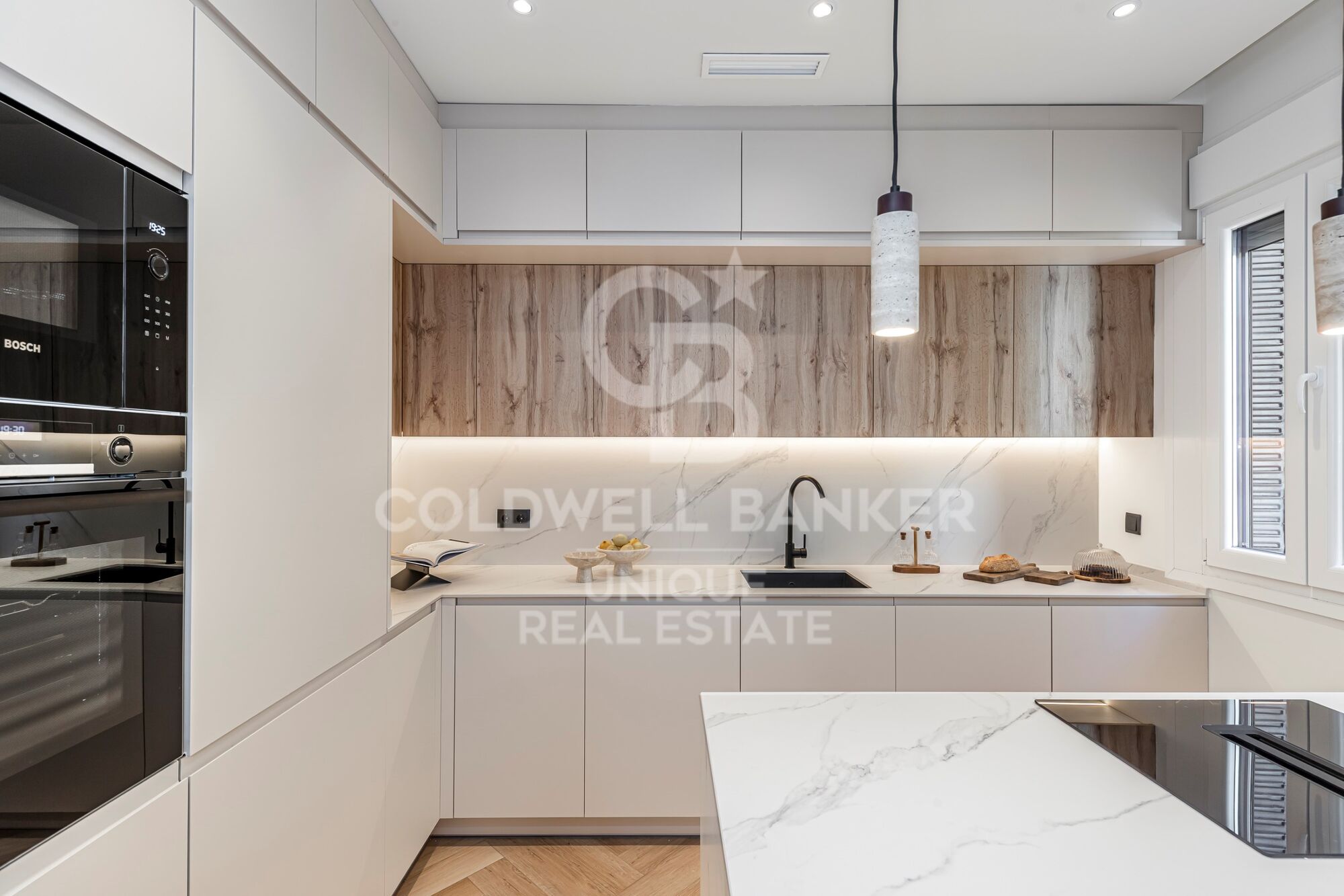 Renovated exterior apartment with terrace, garage, and storage room in Lista, Madrid