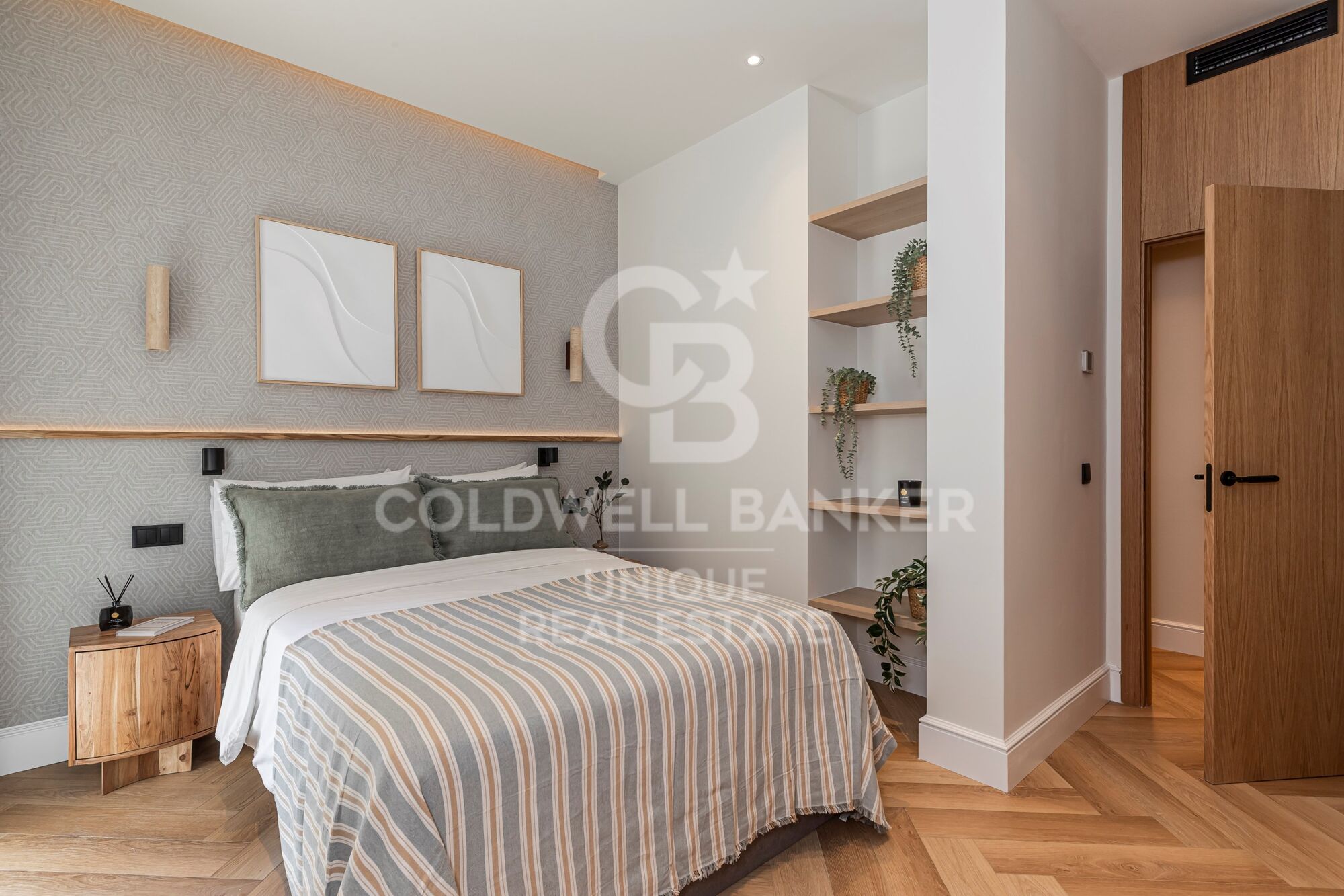 Renovated exterior apartment with terrace, garage, and storage room in Lista, Madrid