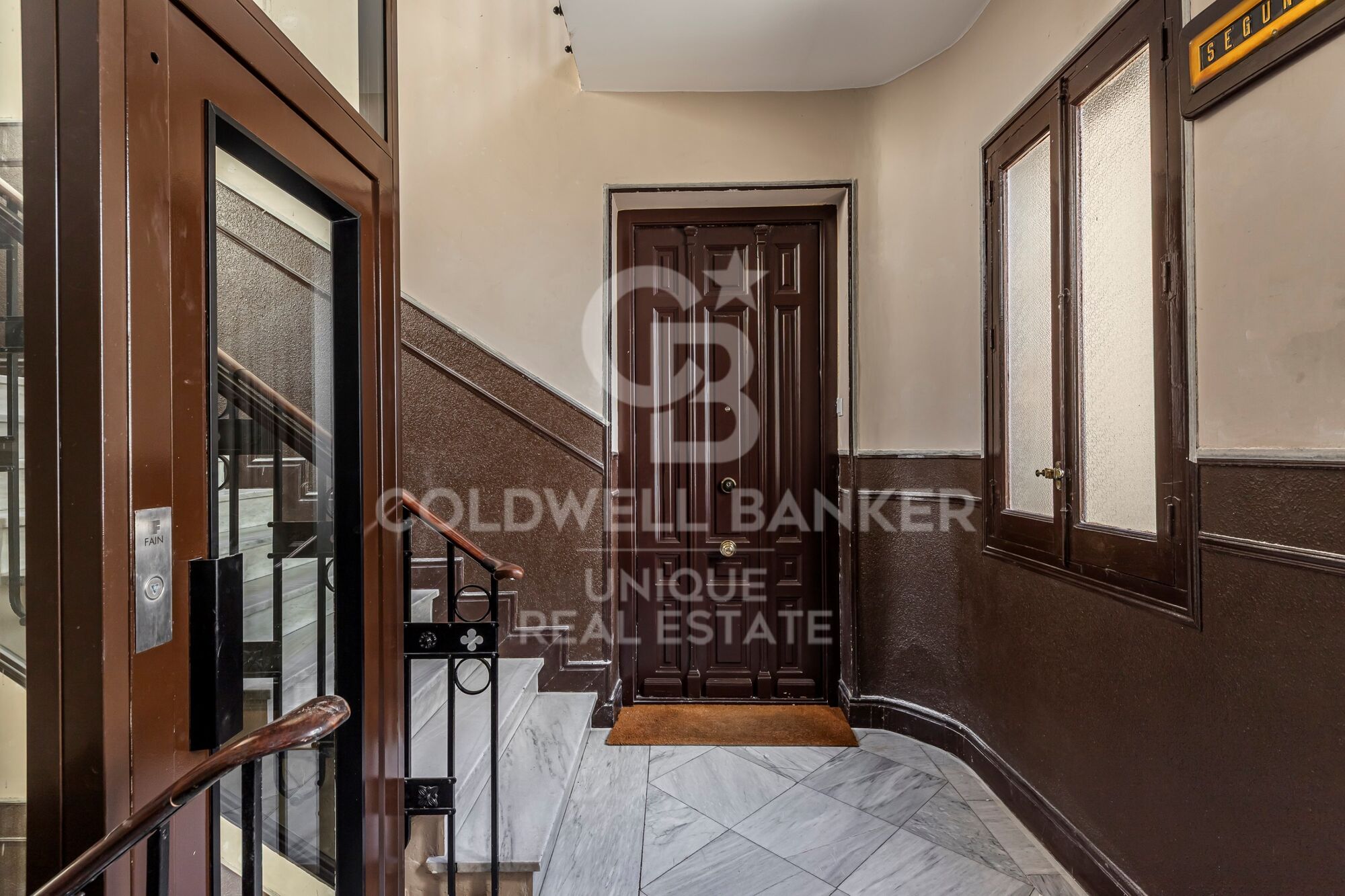 Renovated exterior apartment with terrace, garage, and storage room in Lista, Madrid