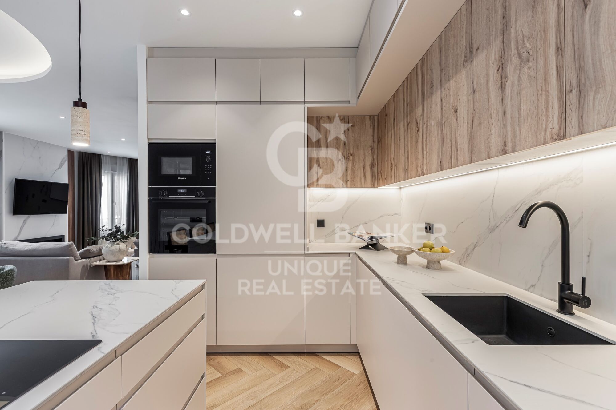 Renovated exterior apartment with terrace, garage, and storage room in Lista, Madrid
