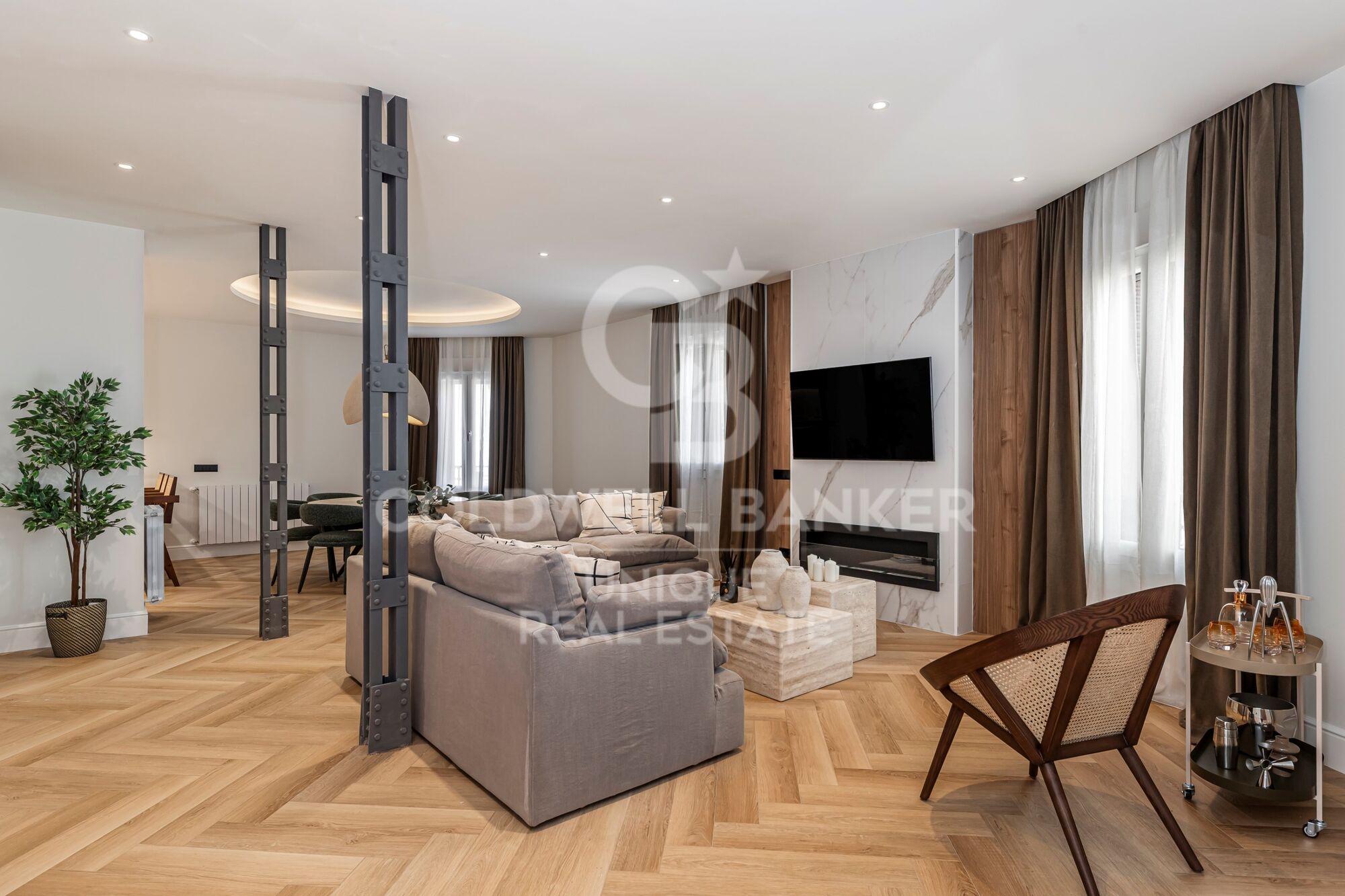Renovated exterior apartment with terrace, garage, and storage room in Lista, Madrid