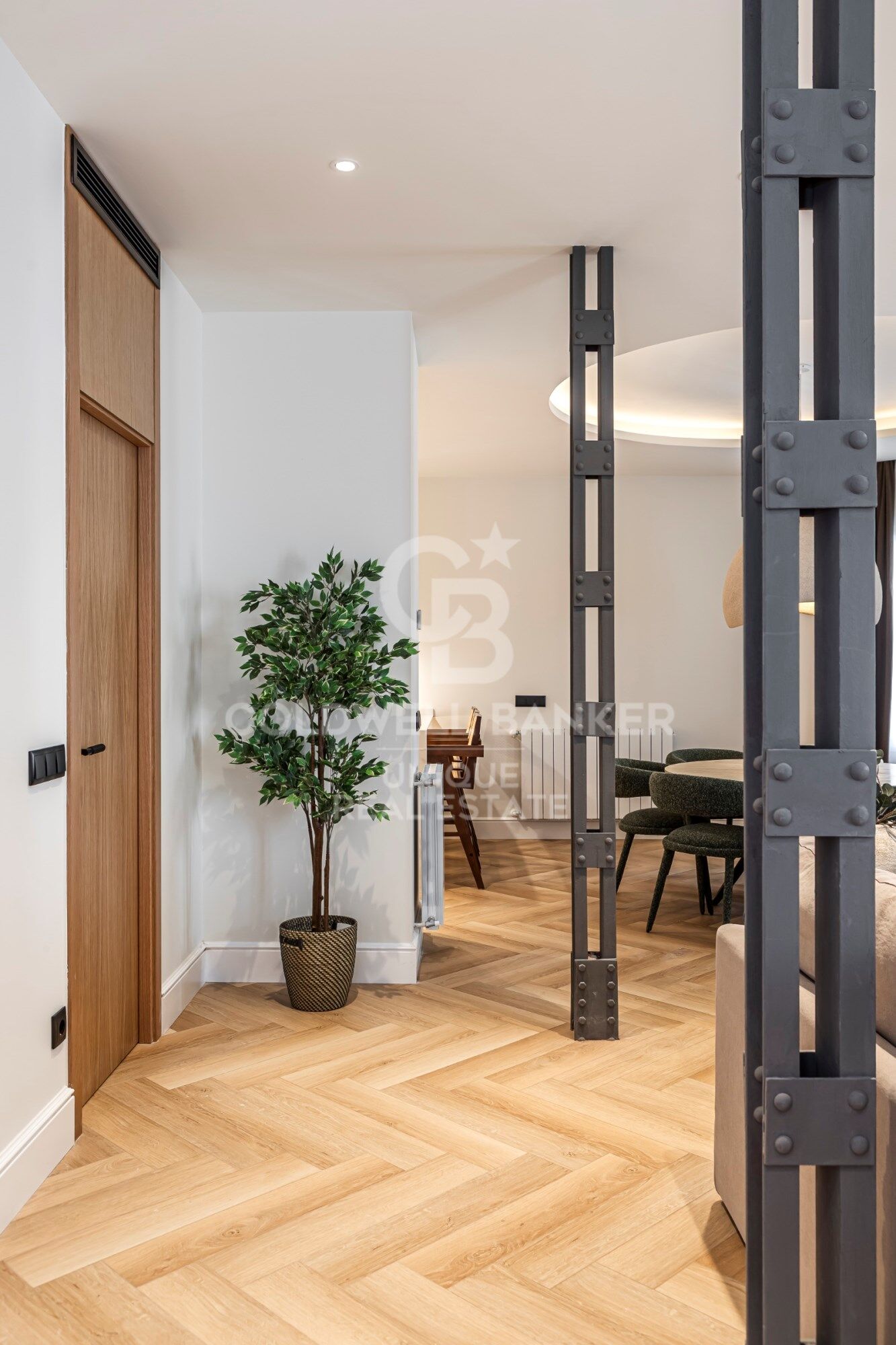 Renovated exterior apartment with terrace, garage, and storage room in Lista, Madrid