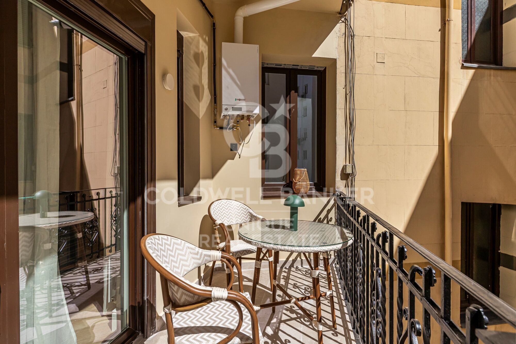 Renovated exterior apartment with terrace, garage, and storage room in Lista, Madrid