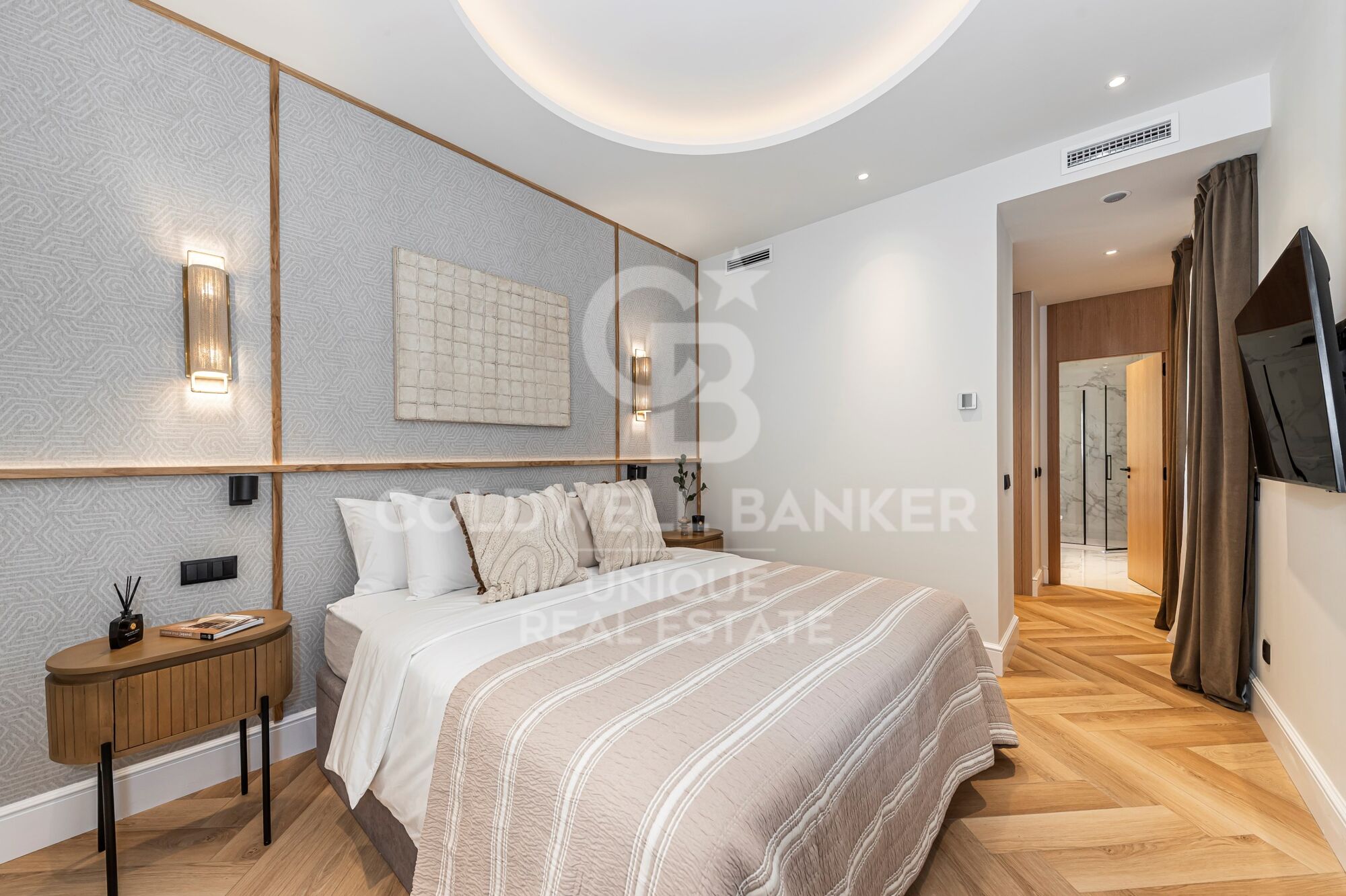 Renovated exterior apartment with terrace, garage, and storage room in Lista, Madrid