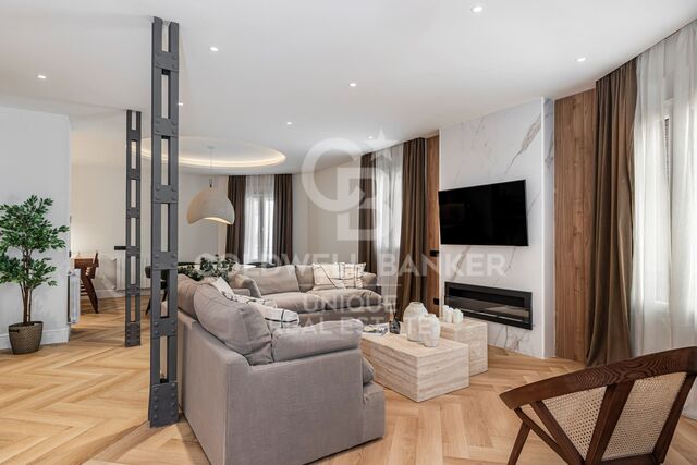 Appartement extérieur rénové avec terrasse, garage et débarras à Lista, Madrid