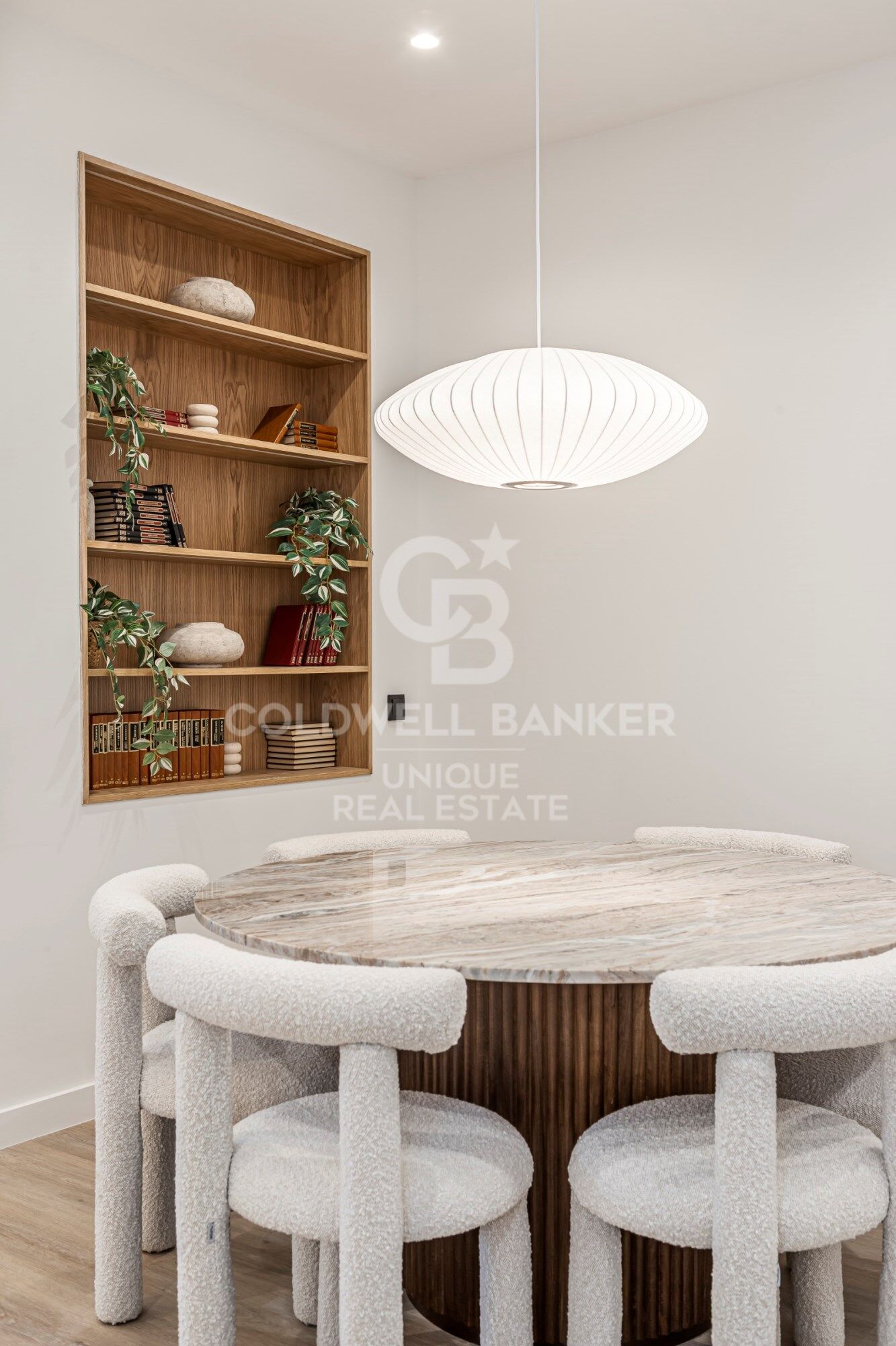 Renovated exterior apartment with terrace and storage room in Retiro, Madrid