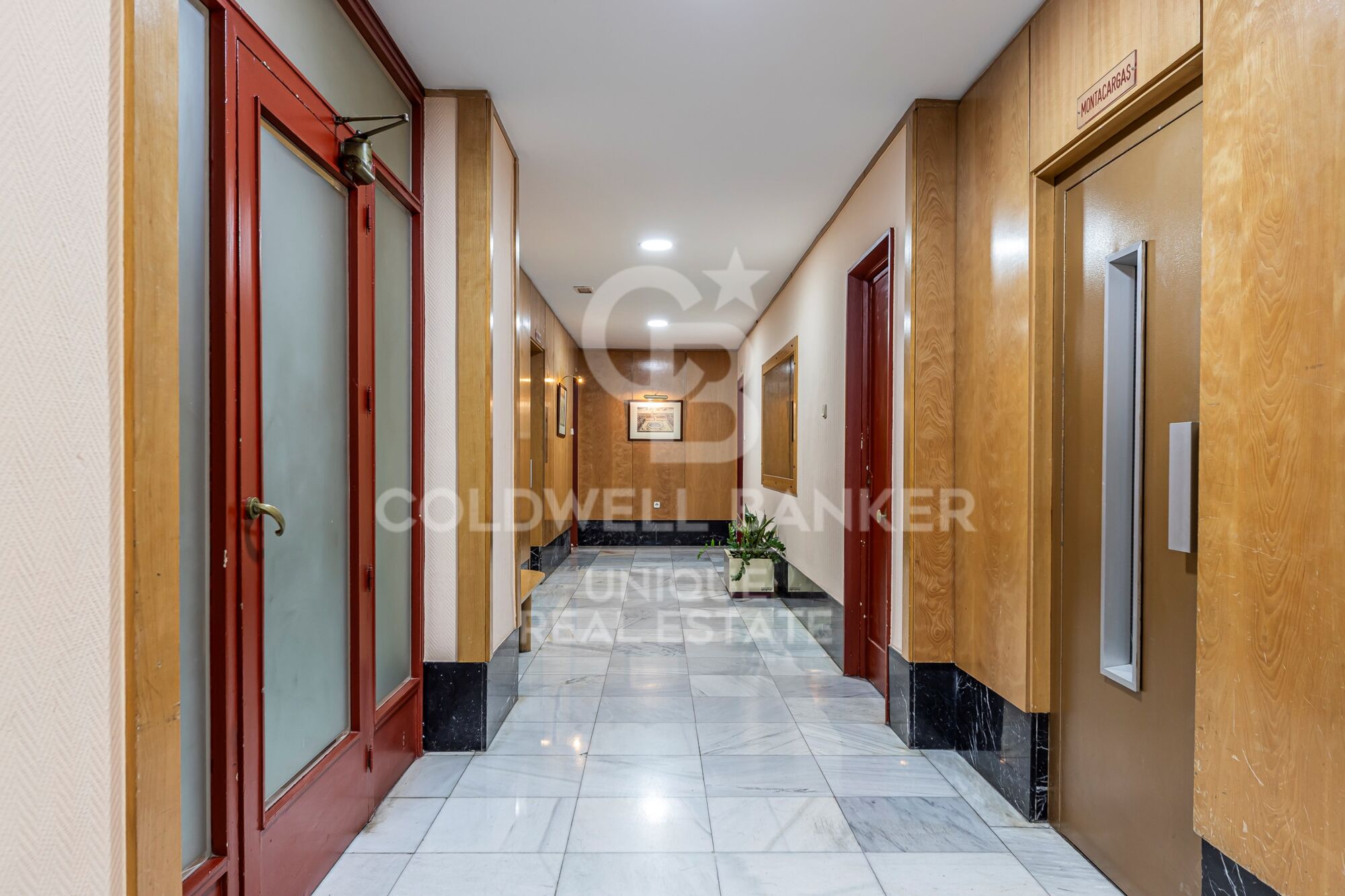 Renovated exterior apartment with terrace and storage room in Retiro, Madrid