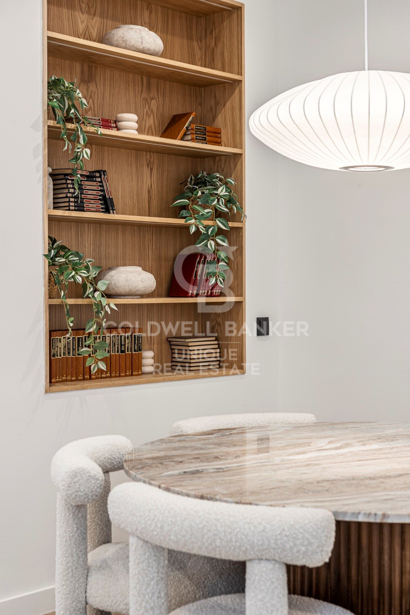 Renovated exterior apartment with terrace and storage room in Retiro, Madrid