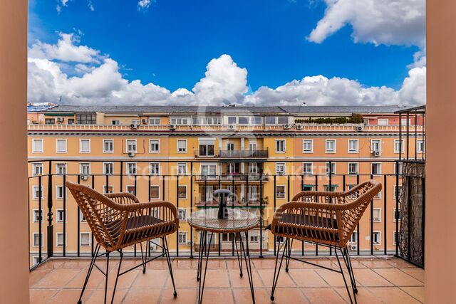 Piso exterior reformado con terraza y trastero en Retiro, Madrid