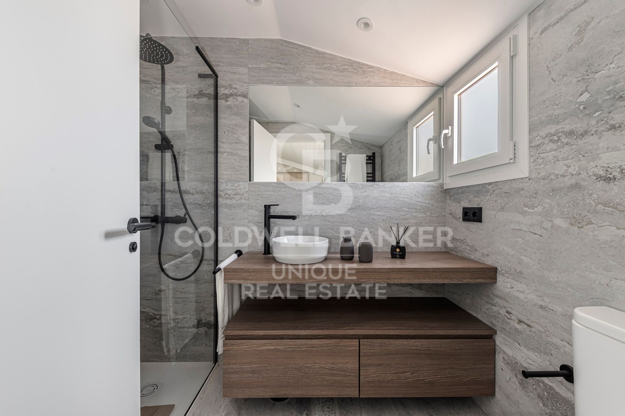 Appartement extérieur rénové avec 2 terrasses à Justicia, Madrid