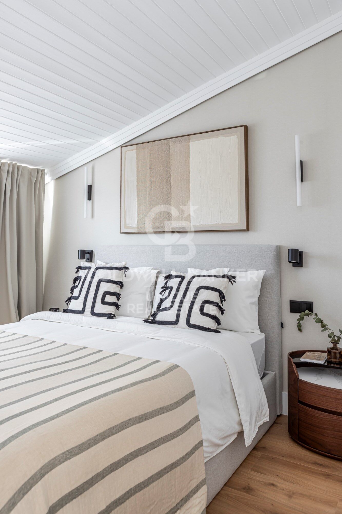Renovated exterior apartment with 2 terraces in Justicia, Madrid