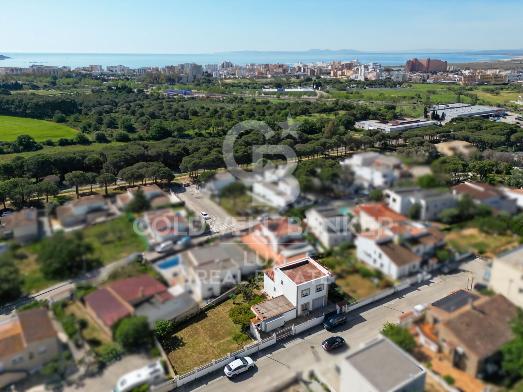 Villa with 2 garages and 820 m² plot in Roses
