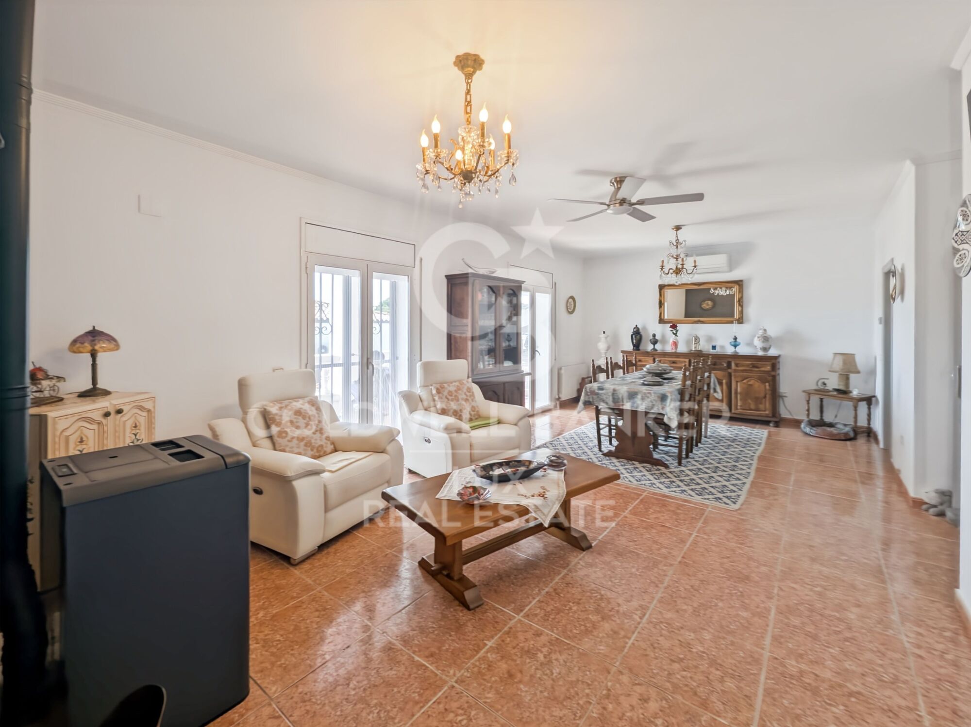 Villa with 2 garages and 820 m² plot in Roses