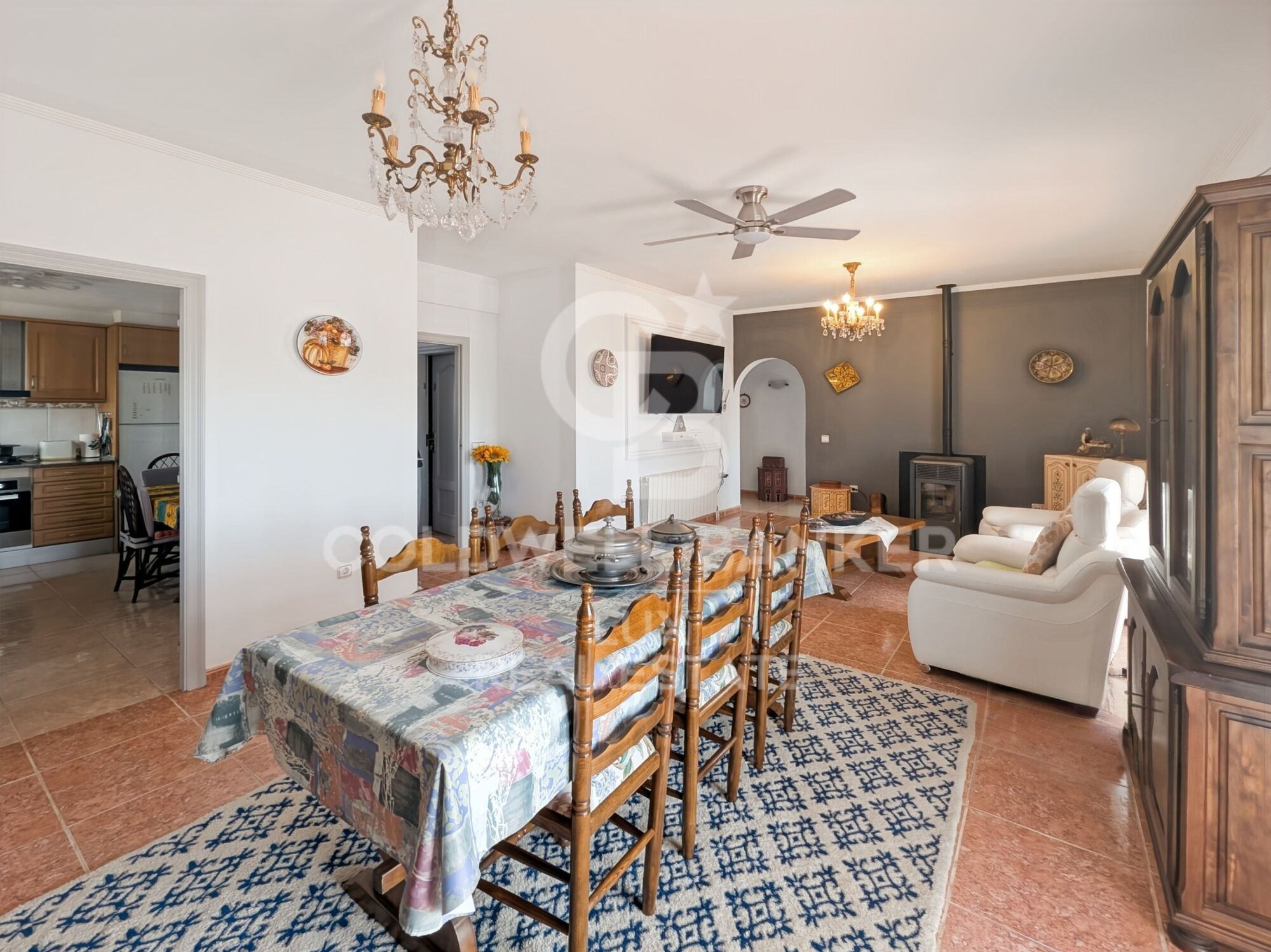 Villa with 2 garages and 820 m² plot in Roses