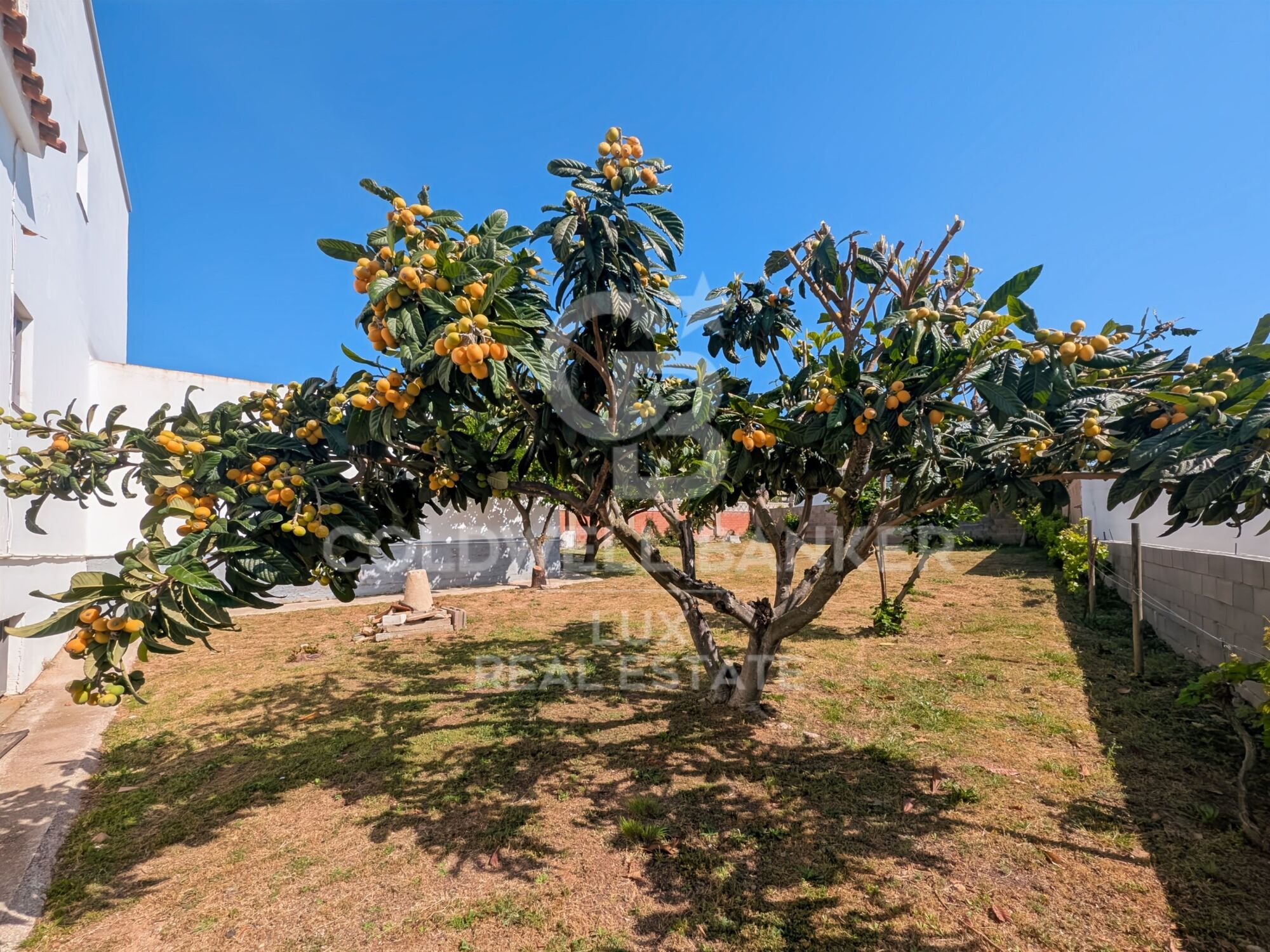 Villa with 2 garages and 820 m² plot in Roses