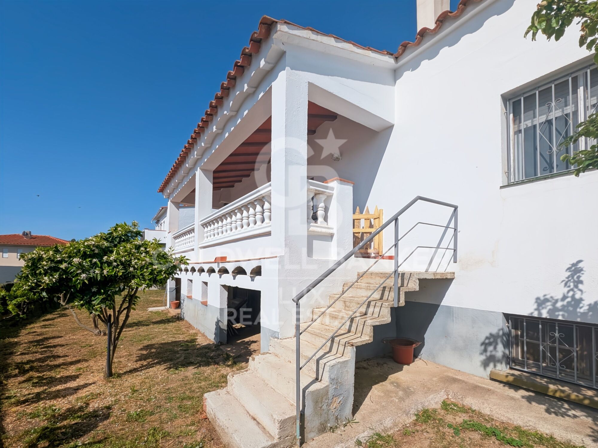 Villa con 2 garajes y parcela de 820 m² en Roses