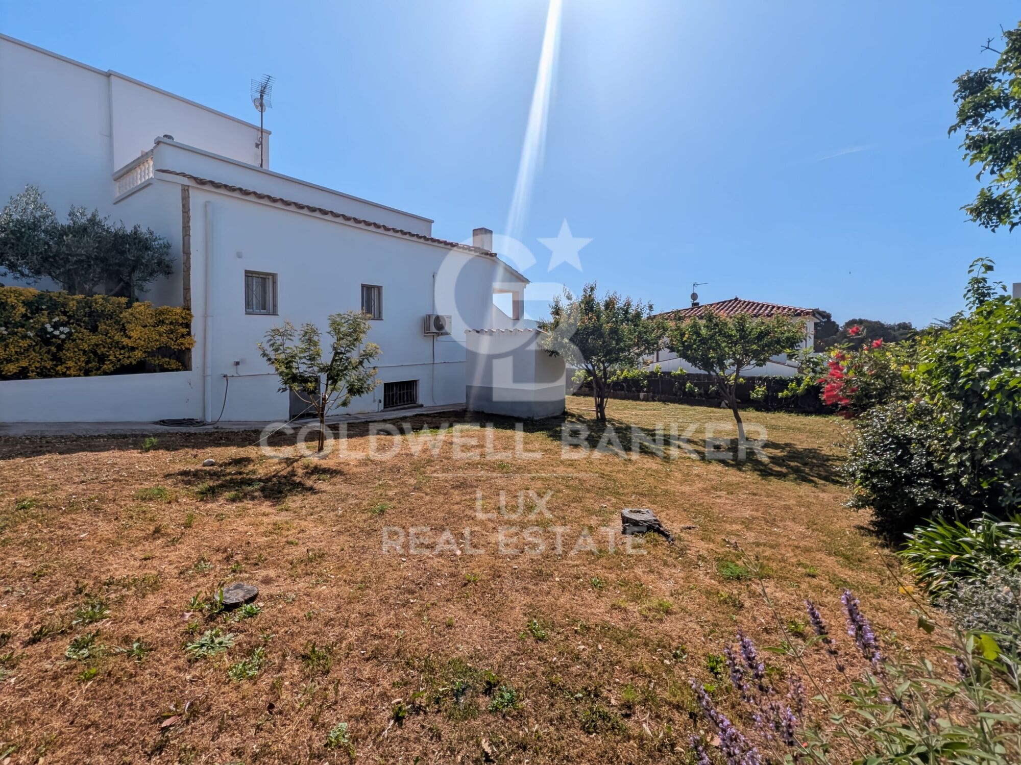 Villa mit 2 Garagen und 820 m² Grundstück in Roses
