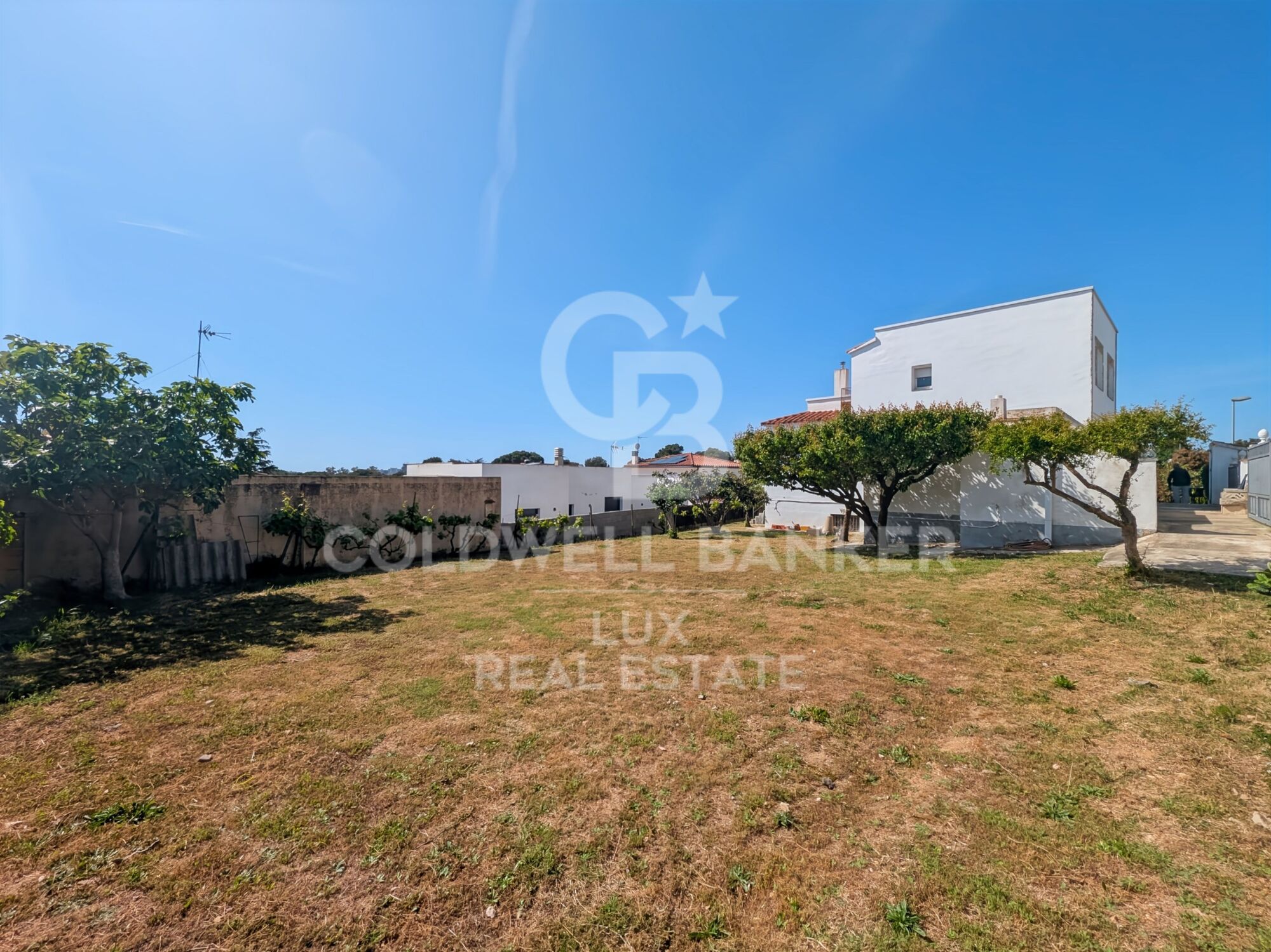 Villa mit 2 Garagen und 820 m² Grundstück in Roses