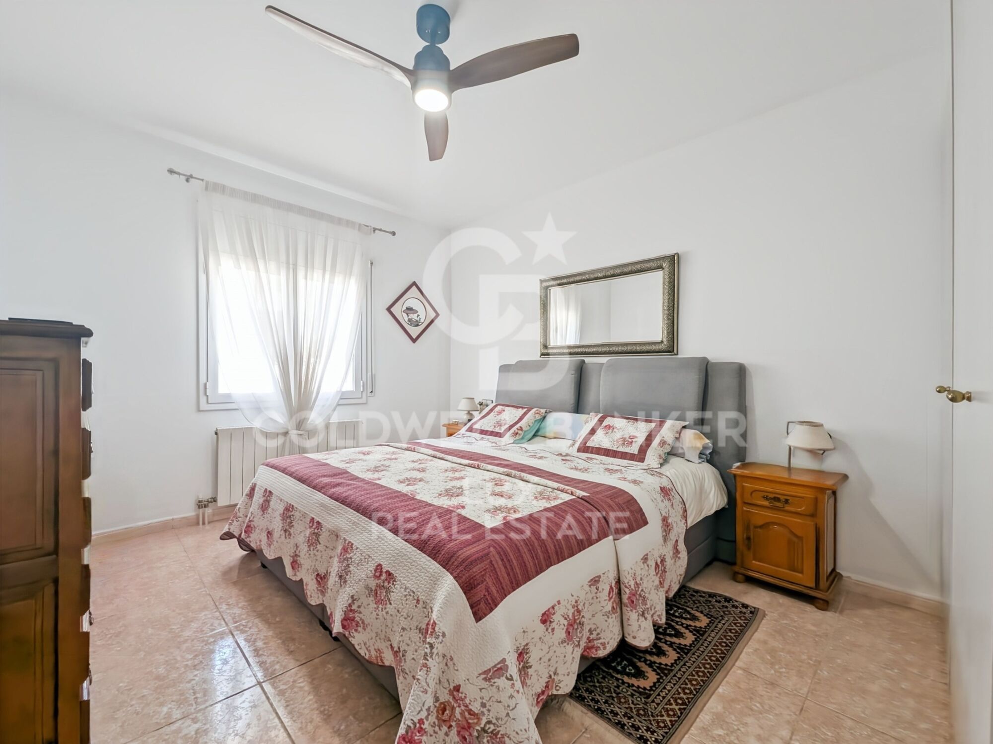 Villa with 2 garages and 820 m² plot in Roses