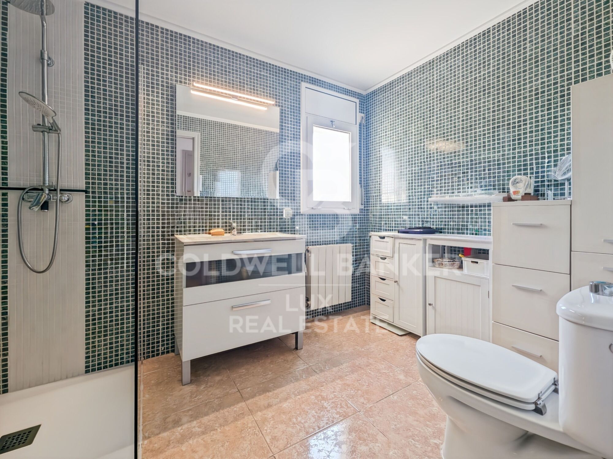 Villa with 2 garages and 820 m² plot in Roses