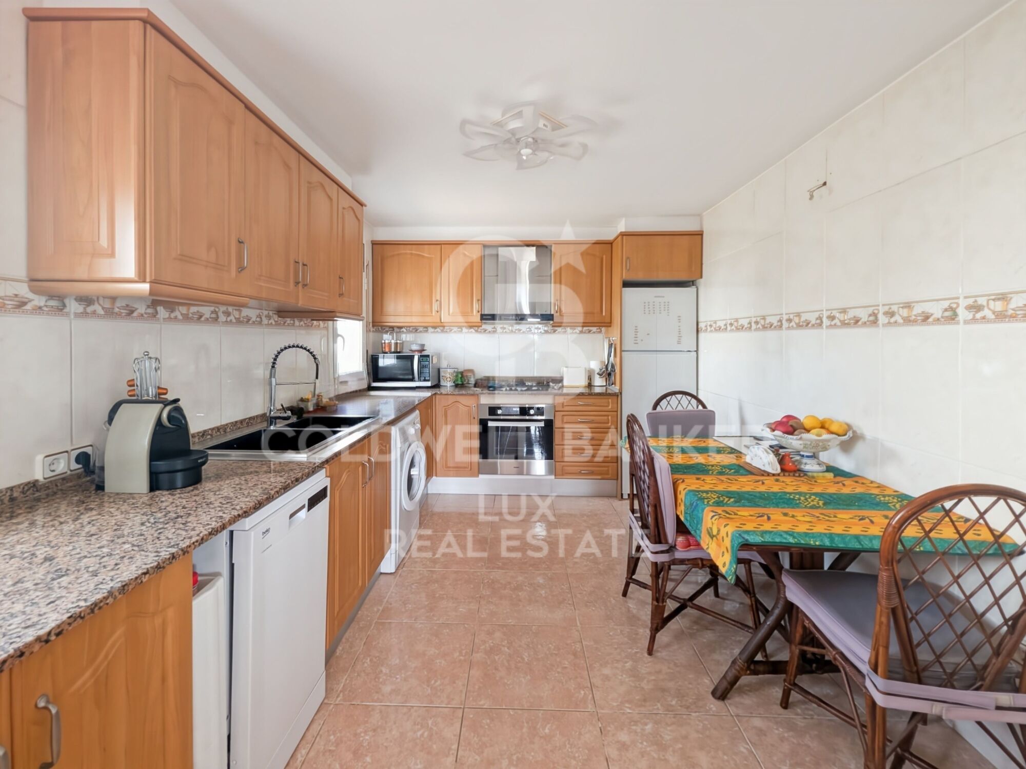 Villa with 2 garages and 820 m² plot in Roses