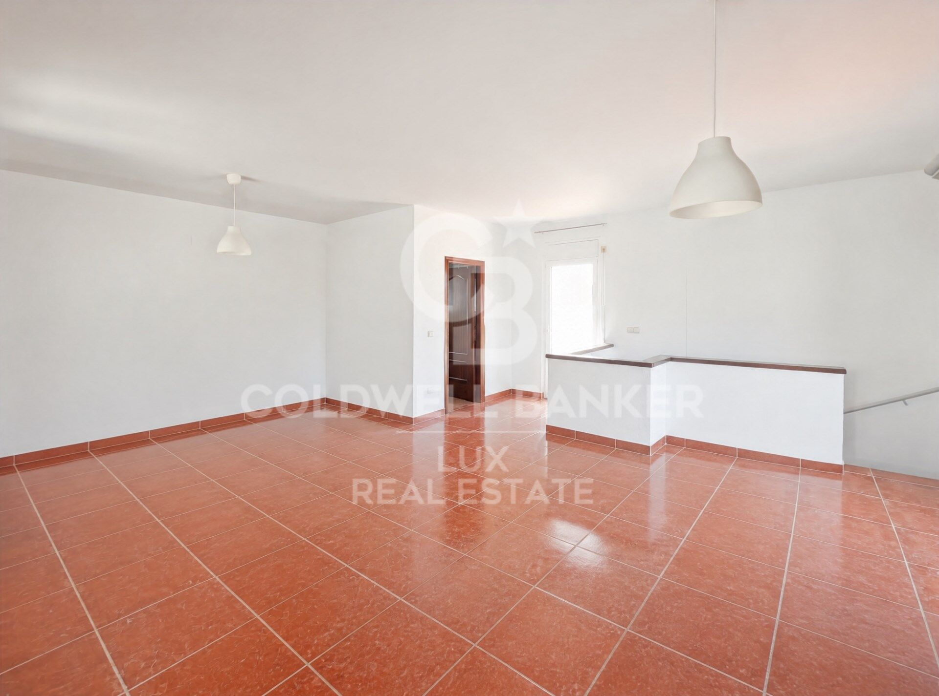 Villa with 2 garages and 820 m² plot in Roses