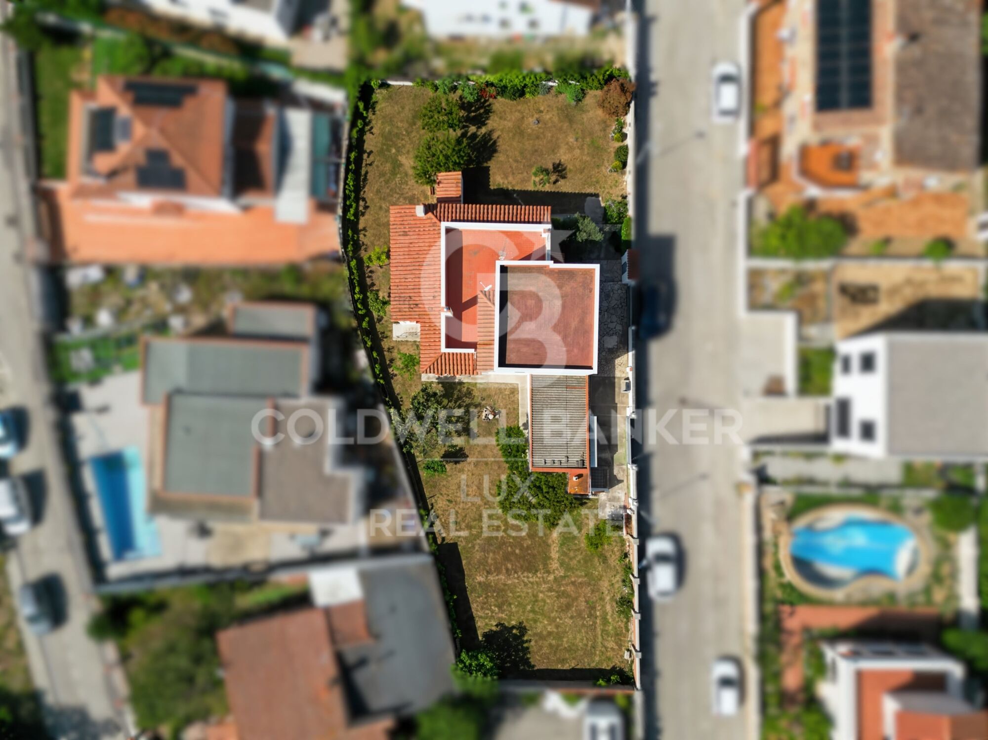 Villa with 2 garages and 820 m² plot in Roses