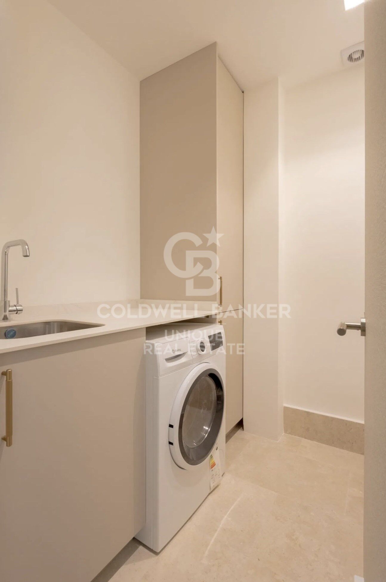 Renovated exterior apartment in Castellana, Madrid