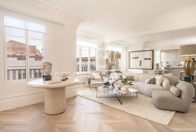 Renovated exterior apartment in Castellana, Madrid