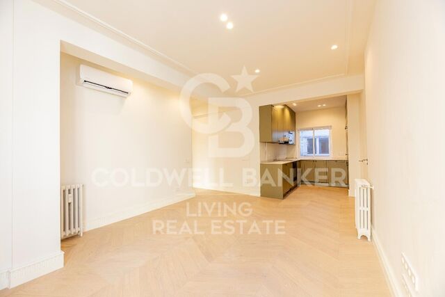 Flat 2 Bedrooms Sale Madrid