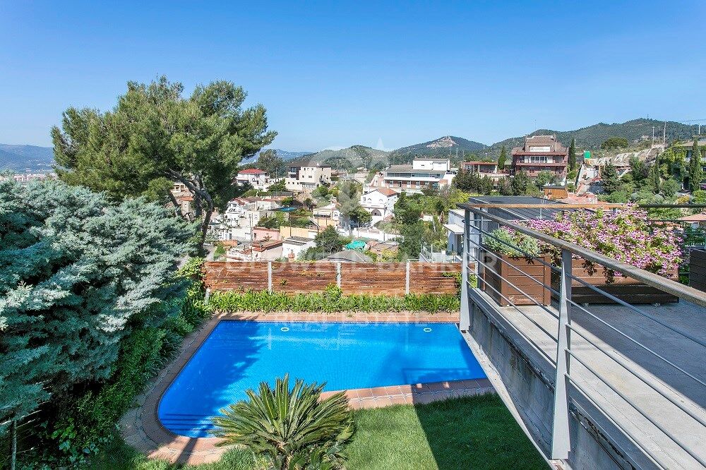 Exklusives familienhaus mit garten, pool und 5 doppelsuiten