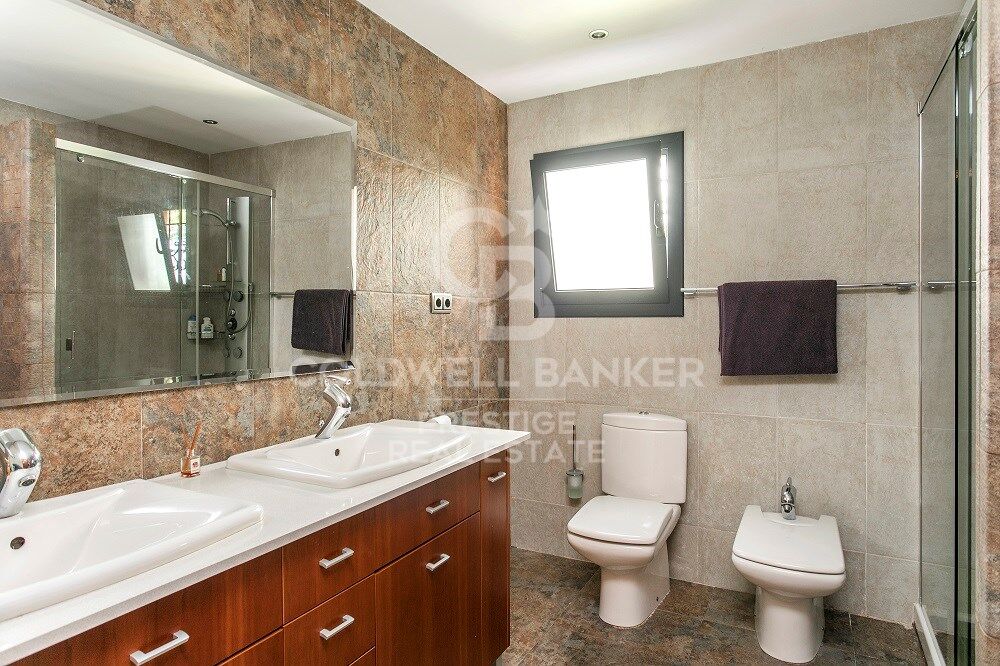 Exclusive family house with garden, pool and 5 double Suites