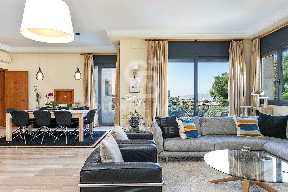 Maison familiale exclusive avec jardin, piscine et 5 suites doubles
