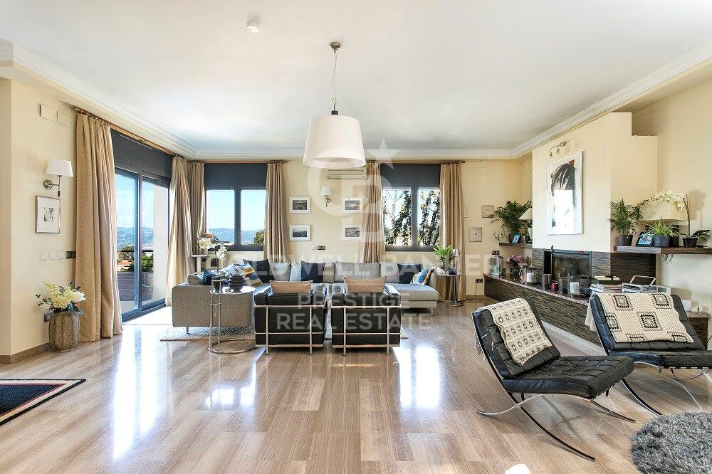 Maison familiale exclusive avec jardin, piscine et 5 suites doubles