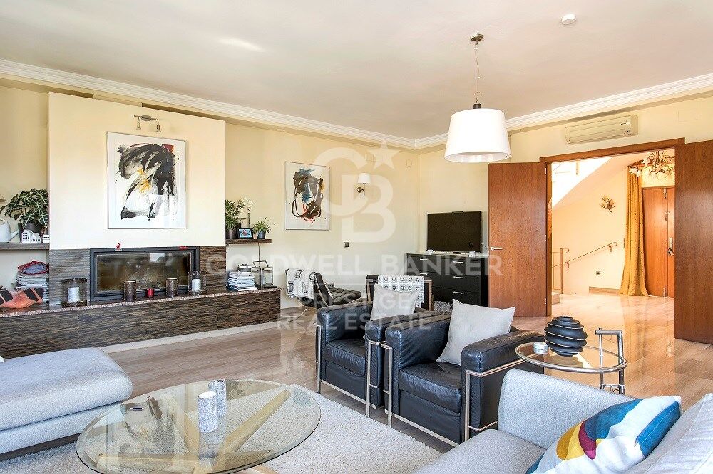 Maison familiale exclusive avec jardin, piscine et 5 suites doubles