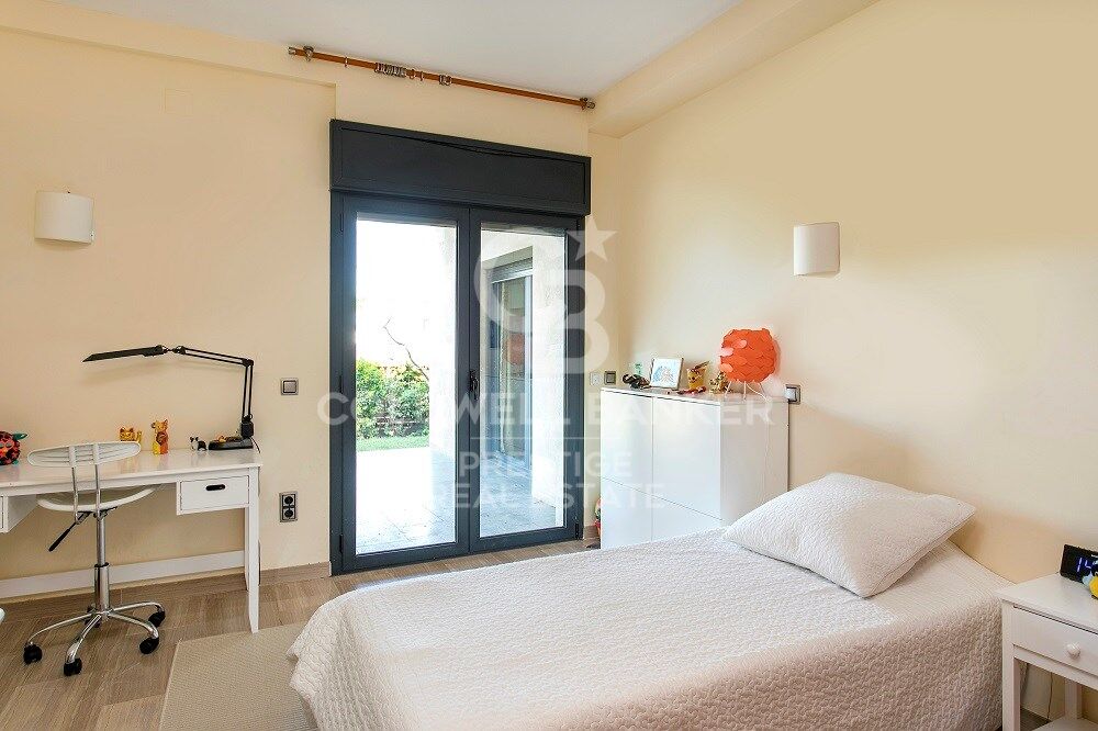 Maison familiale exclusive avec jardin, piscine et 5 suites doubles