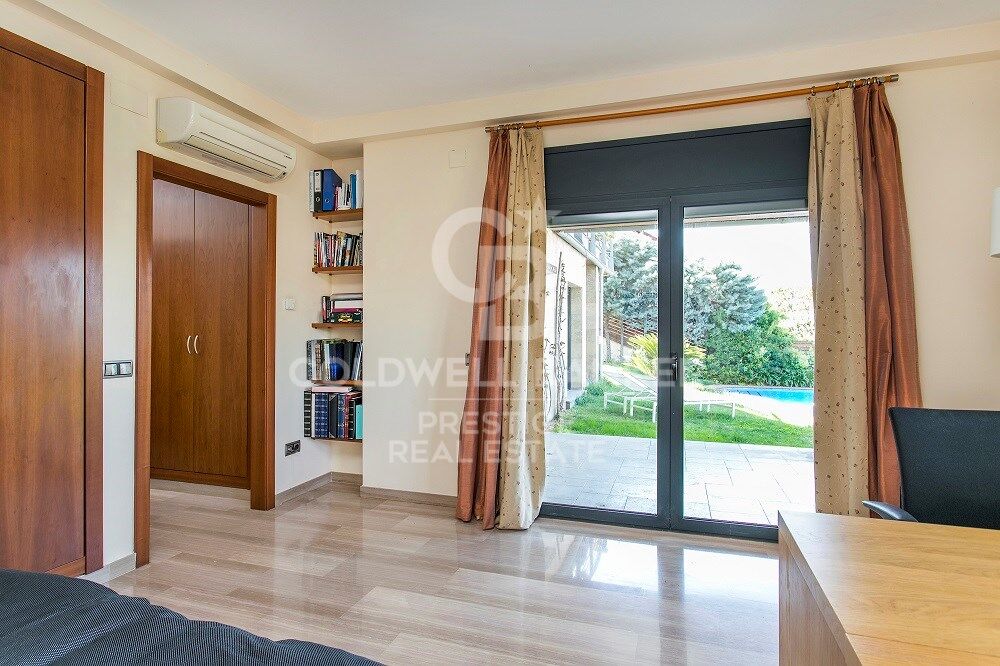 Maison familiale exclusive avec jardin, piscine et 5 suites doubles